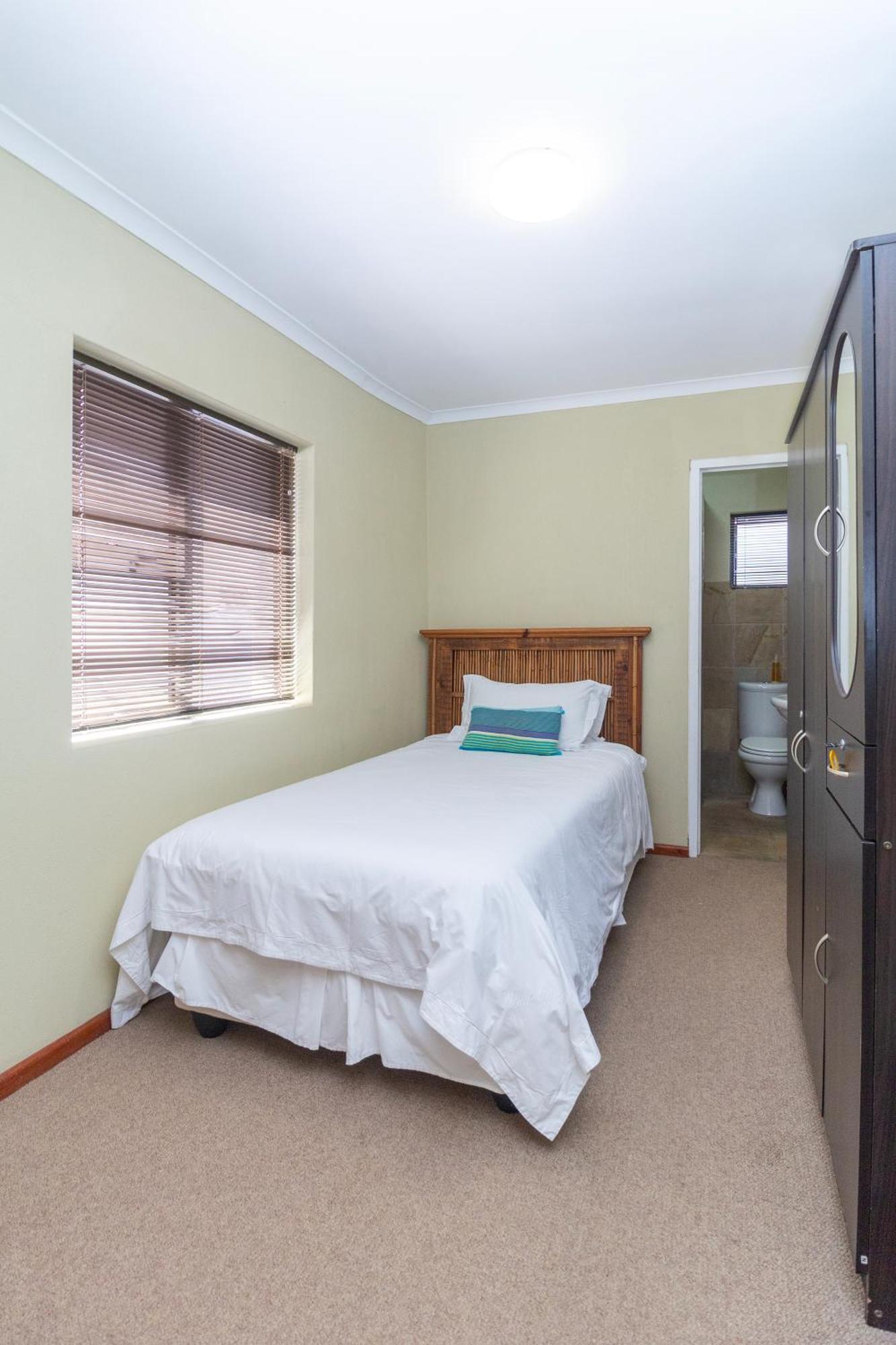 드 켈더스 Whale Waters Self Catering Gansbaai 아파트 외부 사진